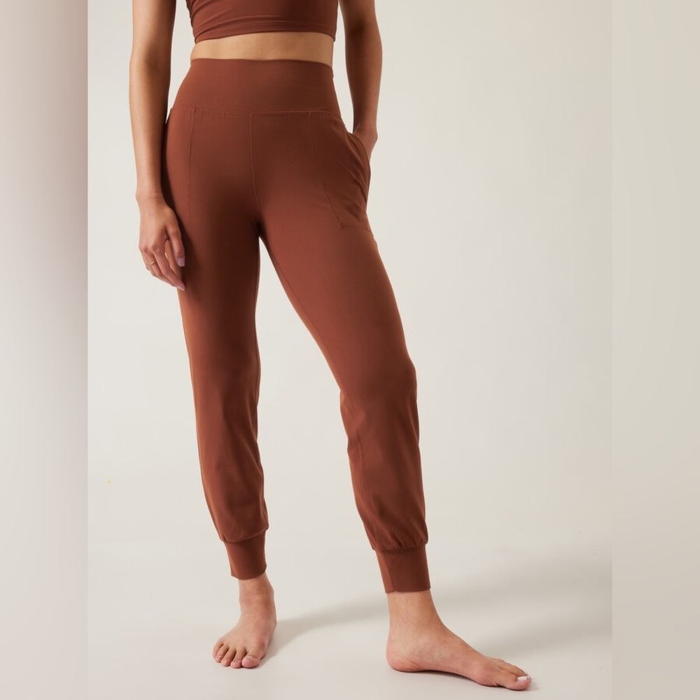 Athleta Salutation Jogger High Rise Athletic Yoga Ancient Mahogany Clay Rust L